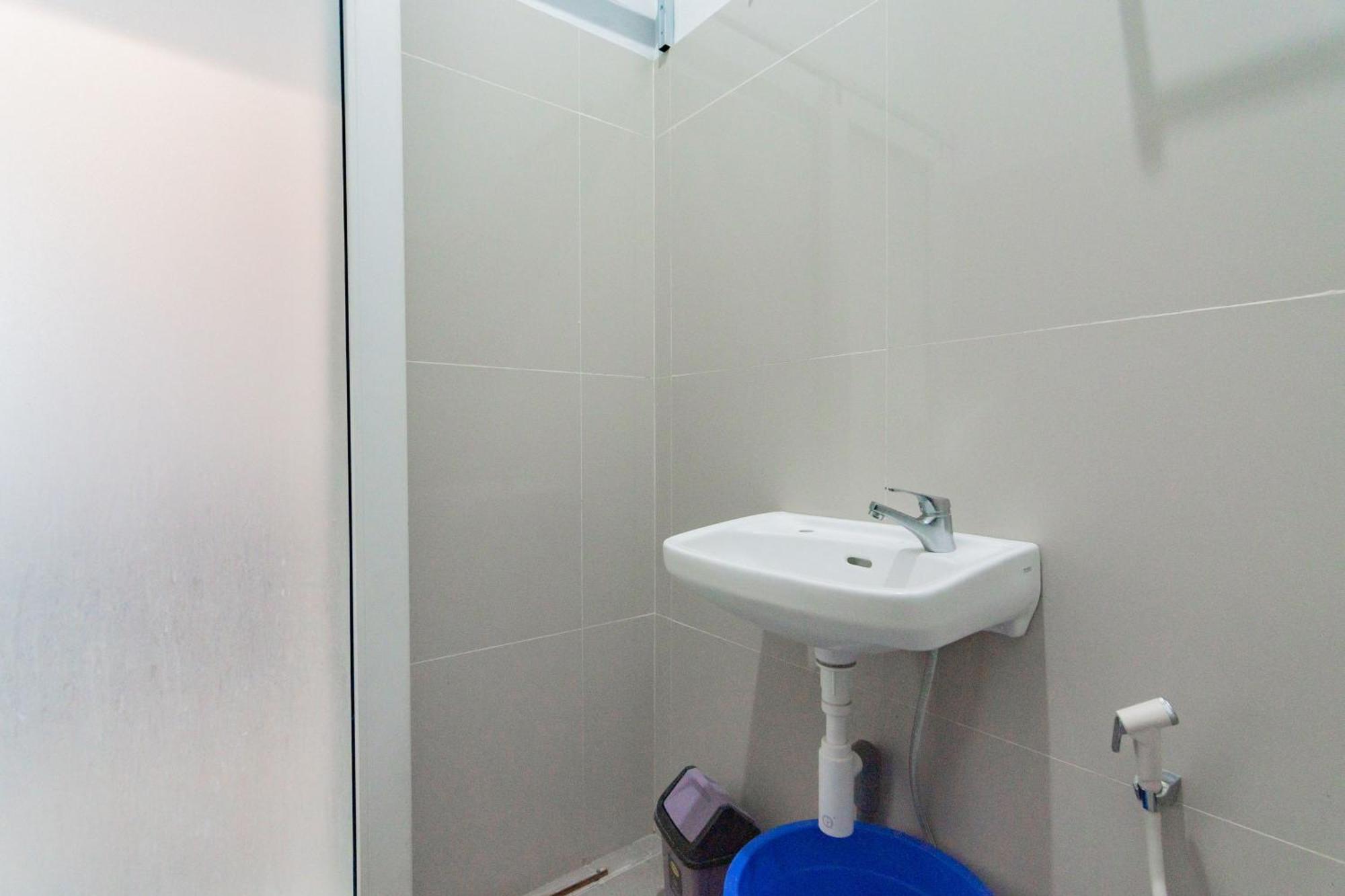 Reddoorz Plus Syariah @ Tuparev Cirebon 3 Zimmer foto