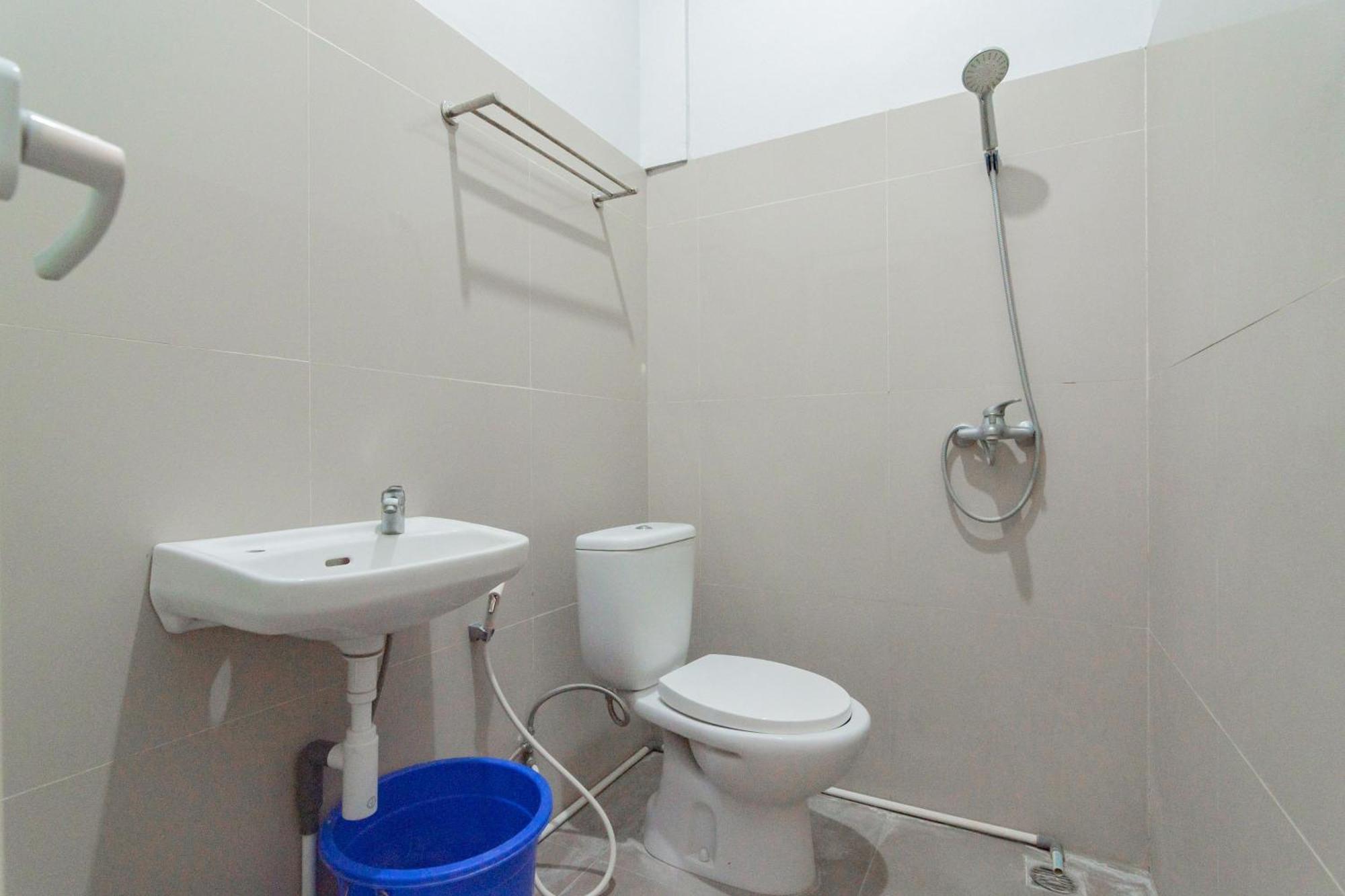 Reddoorz Plus Syariah @ Tuparev Cirebon 3 Zimmer foto